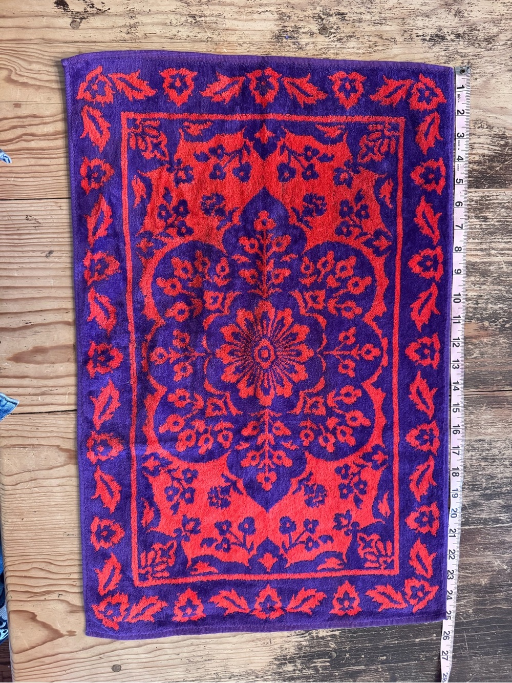 Vintage Fieldcrest Bold Vibrant Red and Purple/blue Floral Accent towel